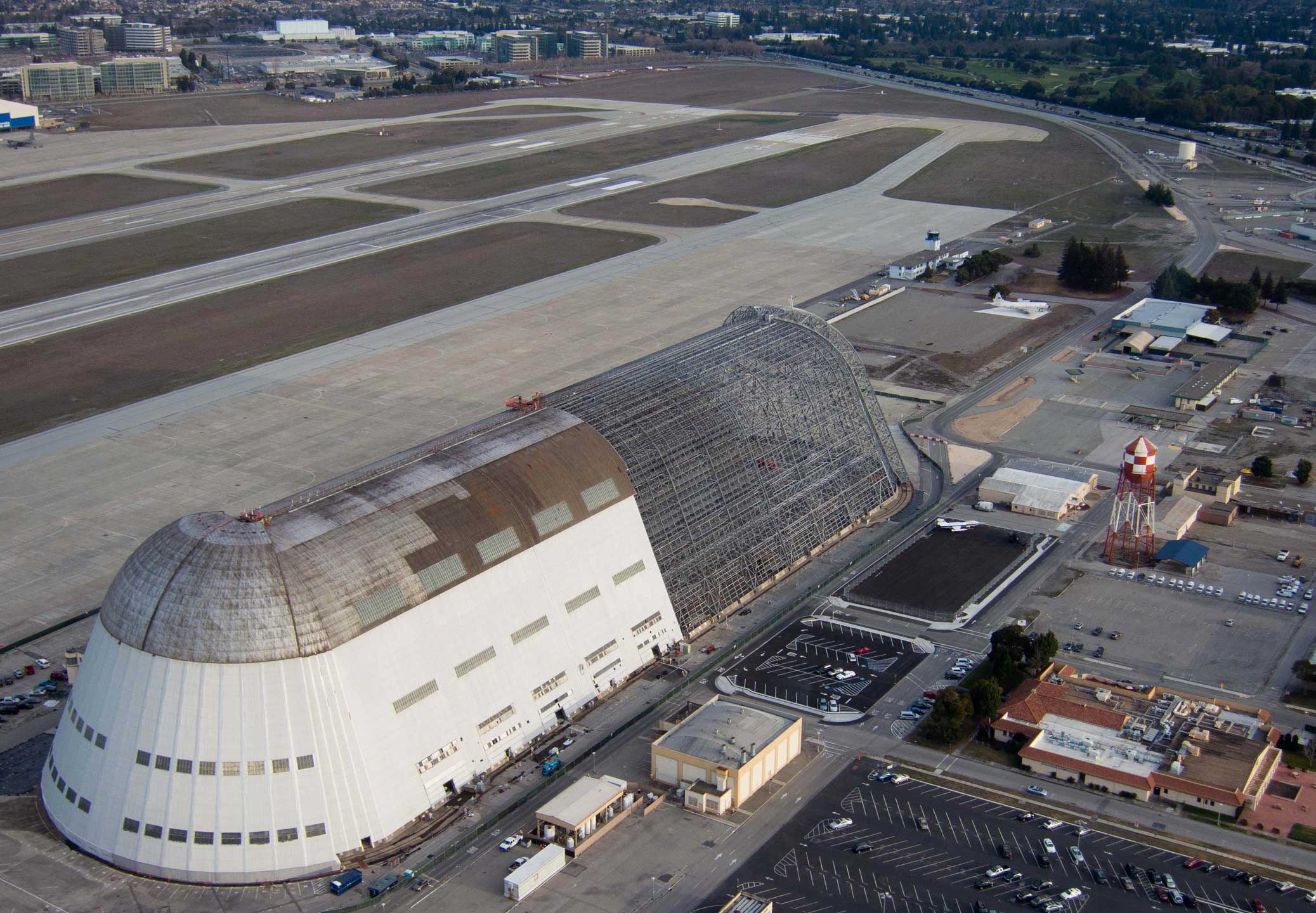 2016-02/aerial-view-of-moffett-field-s-hangar-one-2012-.jpg