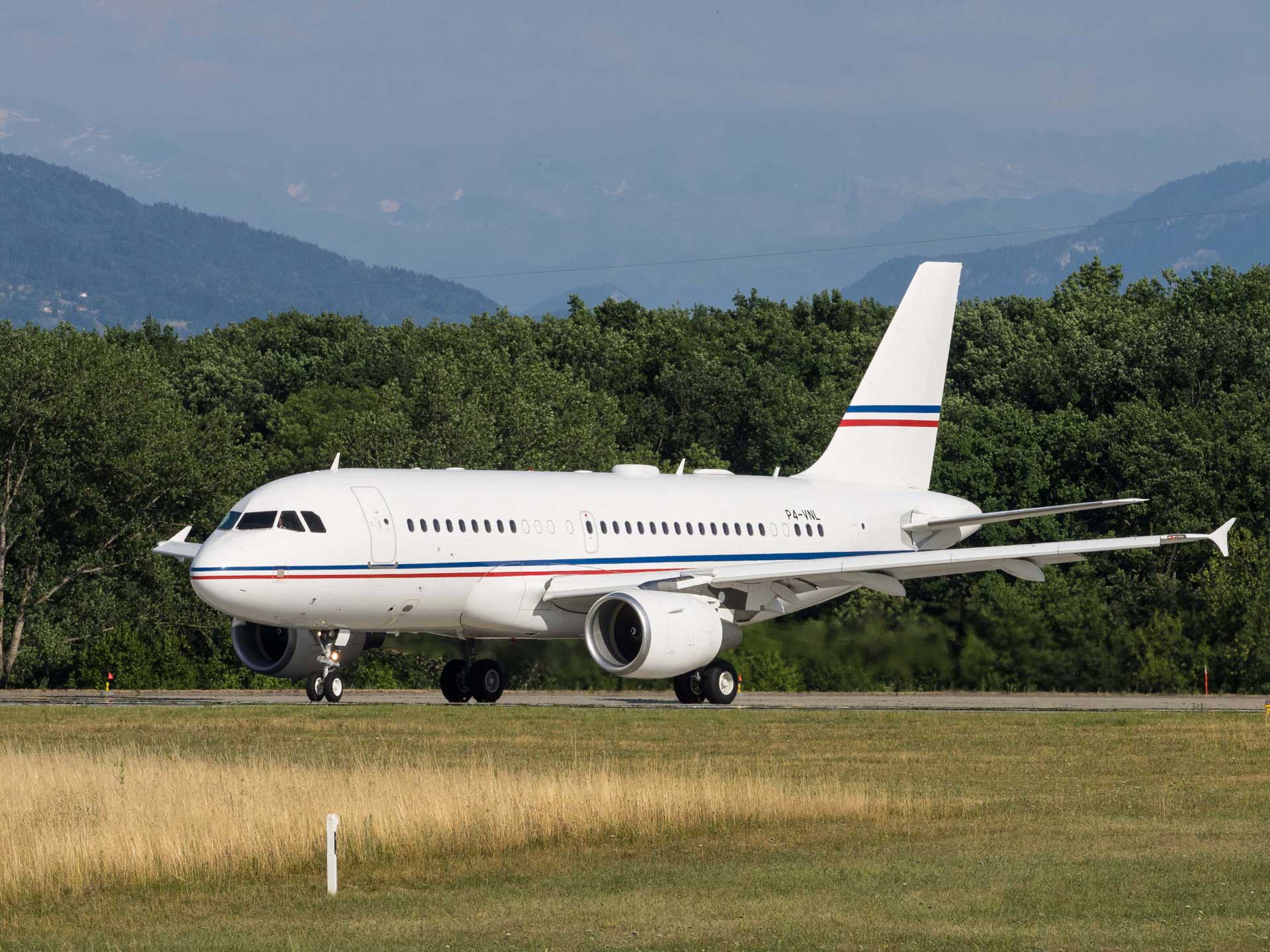 2016-02/p4-vnl-airbus-a319-115cj-global-jet-luxembourg-19666994030-2-.jpg